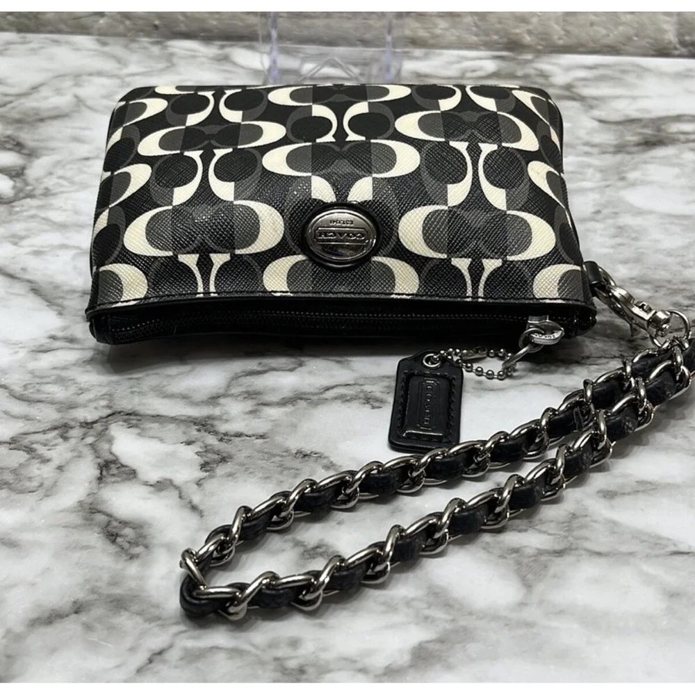 Coach Op Art Signature Wristlet Black Gray Silver Chain EST 1941